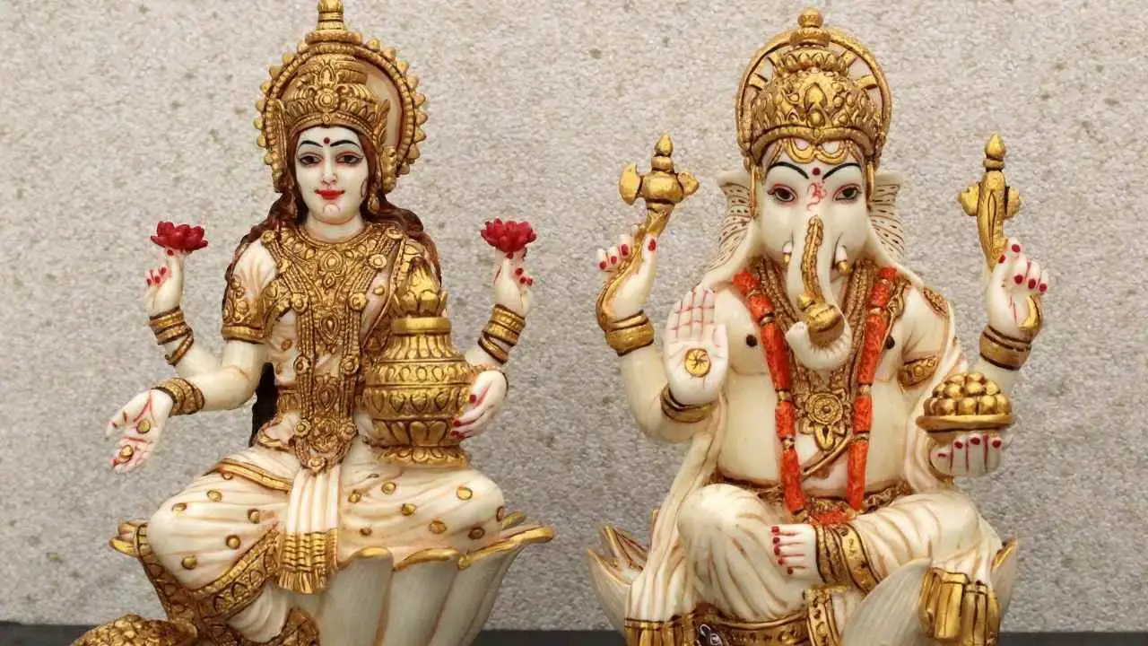 Conozca la posición y ubicación correctas de las estatuas de Ganesh y Laxmi para pooja.