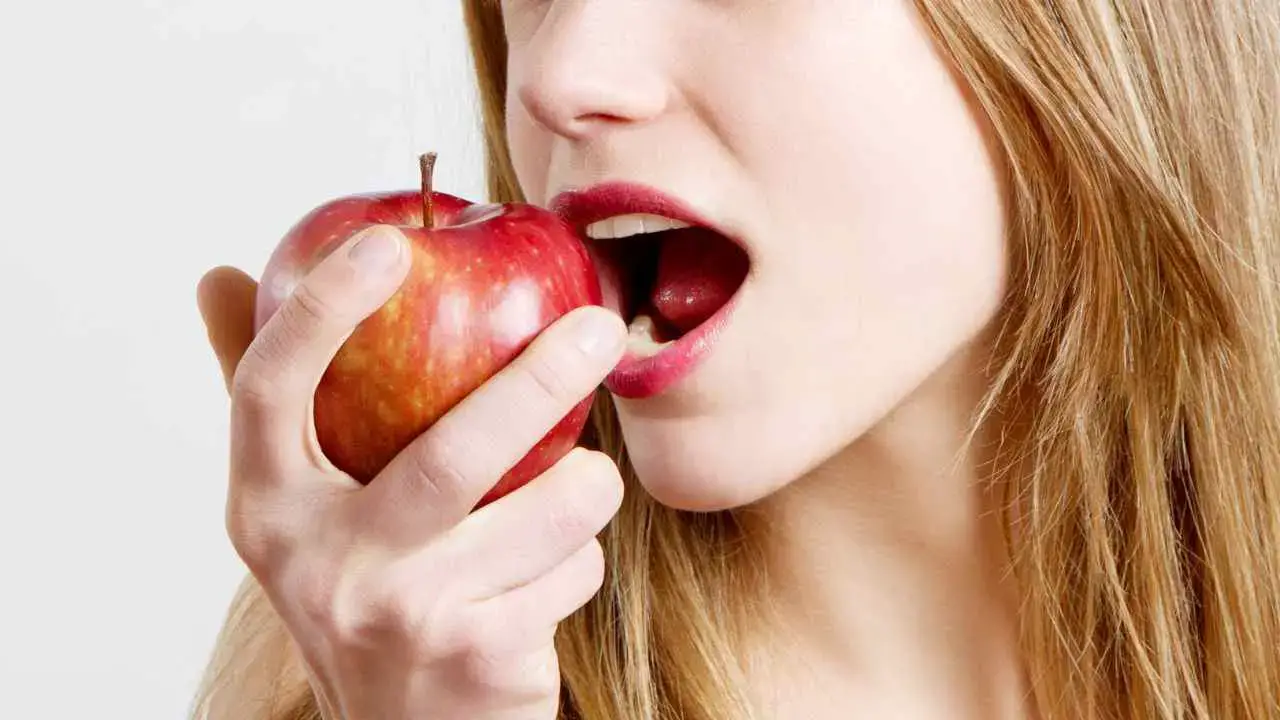 ¿El mejor y el peor momento para comer una MANZANA? Eso es lo que dice Ayurveda